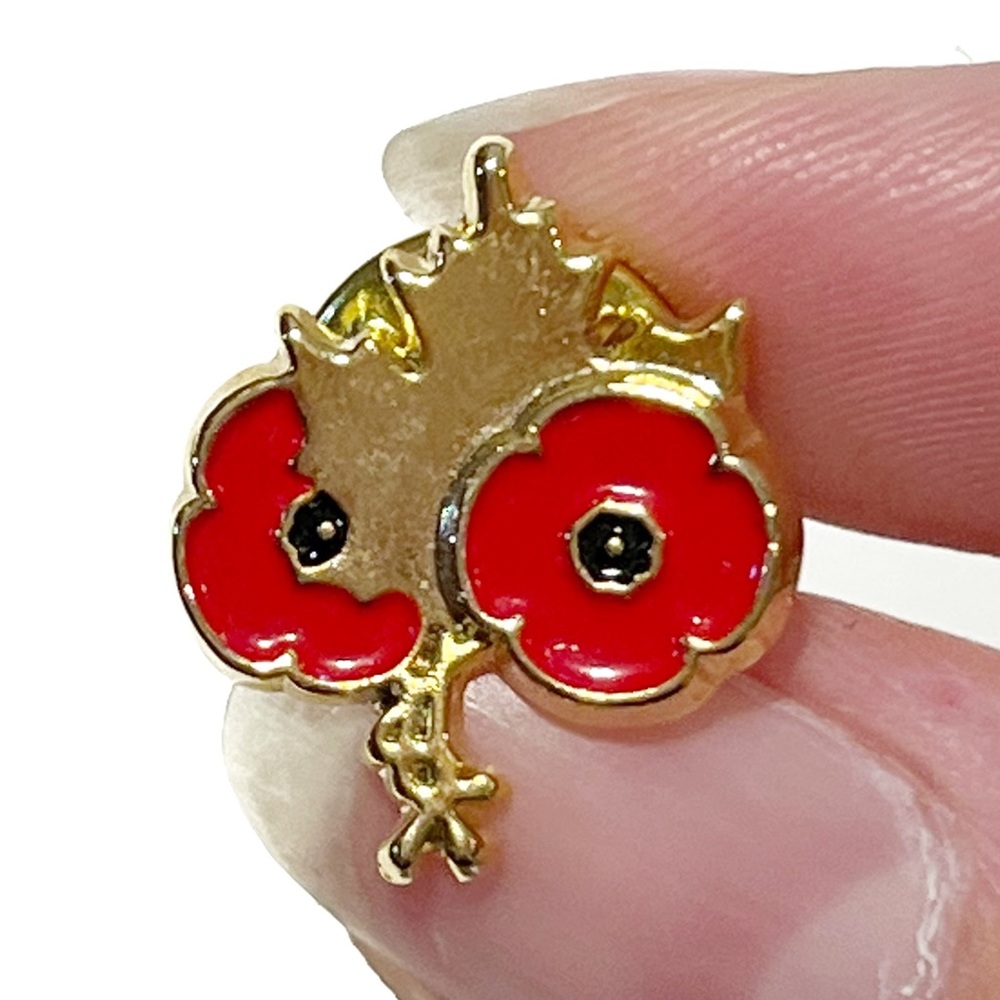 Canada Poppy Flower Pin Remembrance Day Lest We Forget Gold Tone Veteran Red